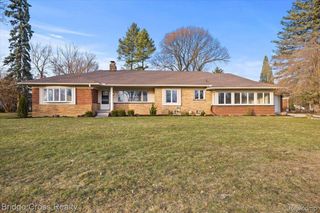 95 HILLSDALE Road, Bloomfield Charter Township, MI 48302