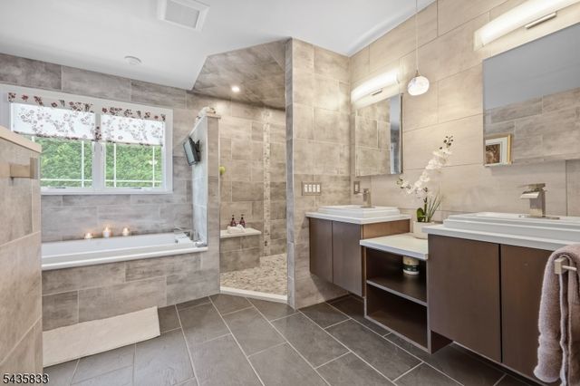 93 David St, South River Boro, NJ 08882