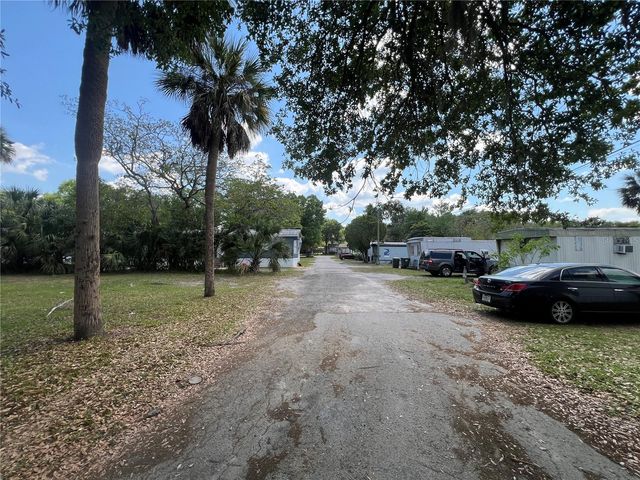 30 WAFFORD STREET, Umatilla, FL 32784