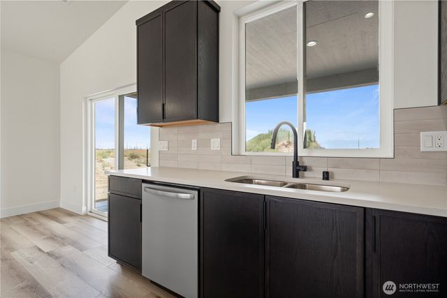 1124 E Mt Hood Street, Othello, WA 99344