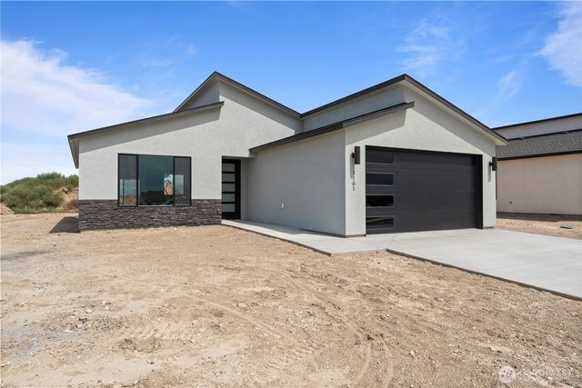 1124 E Mt Hood Street, Othello, WA 99344