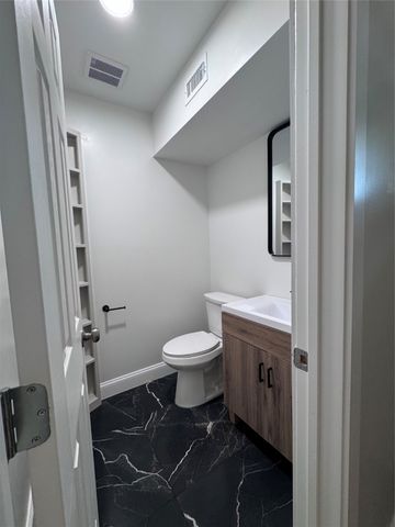 2553 Wicker Avenue, Farmers Branch, TX 75234