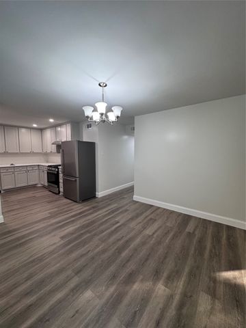 2553 Wicker Avenue, Farmers Branch, TX 75234