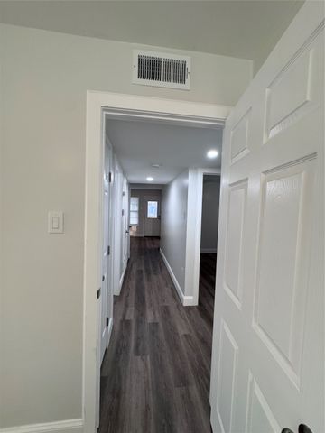 2553 Wicker Avenue, Farmers Branch, TX 75234