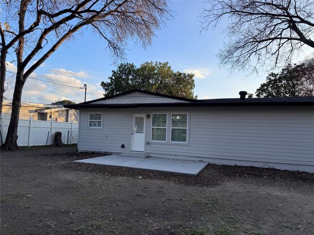 2553 Wicker Avenue, Farmers Branch, TX 75234