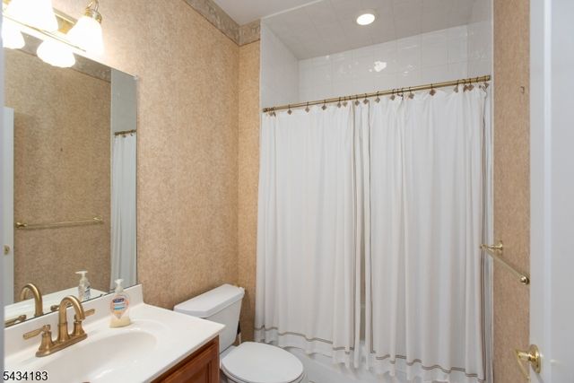 4 Windy Hill Rd, Green Brook Twp., NJ 08812