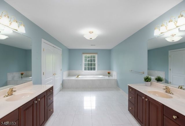 4 Windy Hill Rd, Green Brook Twp., NJ 08812