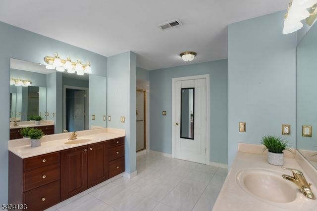 4 Windy Hill Rd, Green Brook Twp., NJ 08812