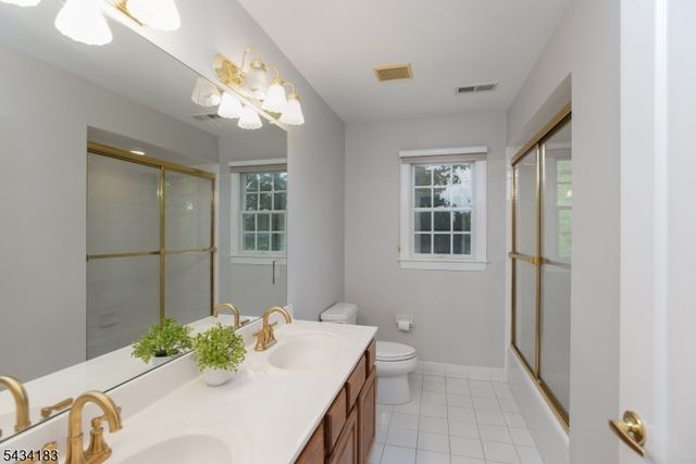 4 Windy Hill Rd, Green Brook Twp., NJ 08812