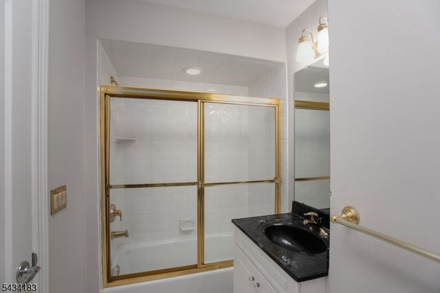 4 Windy Hill Rd, Green Brook Twp., NJ 08812