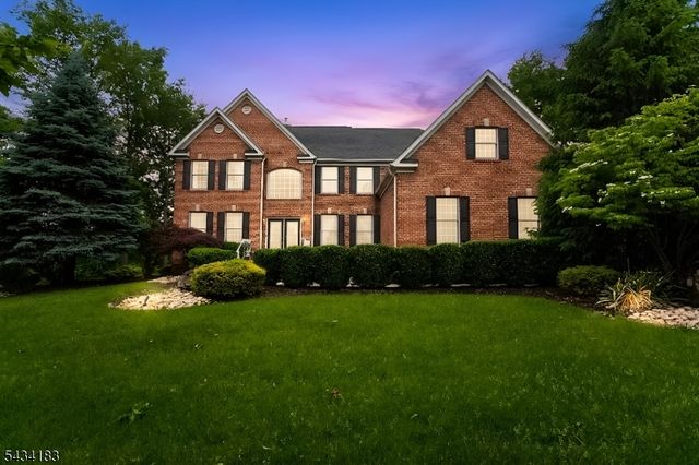 4 Windy Hill Rd, Green Brook Twp., NJ 08812