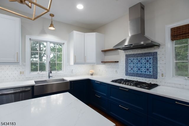 4 Windy Hill Rd, Green Brook Twp., NJ 08812