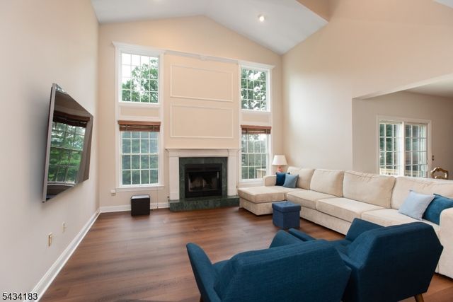 4 Windy Hill Rd, Green Brook Twp., NJ 08812