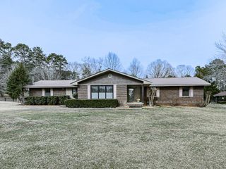 257 Iracille NE Lane, Calhoun, GA 30701