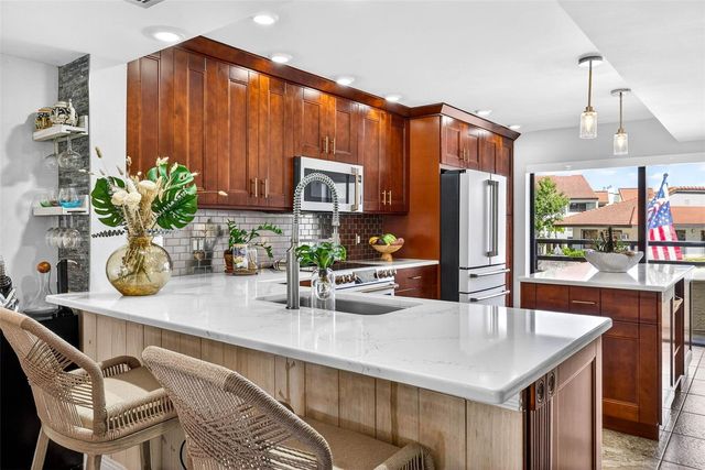 132 1ST STREET E 106, Tierra Verde, FL 33715