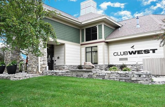 11304 Aberdeen Circle NE B, Blaine, MN 55449