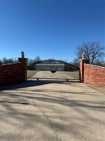 10121 Cottonwood Drive, Newalla, OK 74857