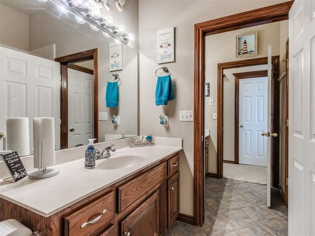 10121 Cottonwood Drive, Newalla, OK 74857