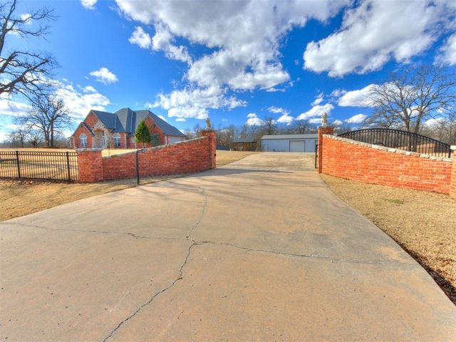 10121 Cottonwood Drive, Newalla, OK 74857