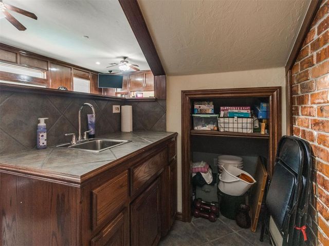 10121 Cottonwood Drive, Newalla, OK 74857