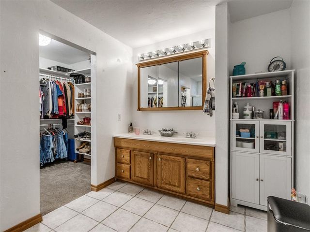 10121 Cottonwood Drive, Newalla, OK 74857