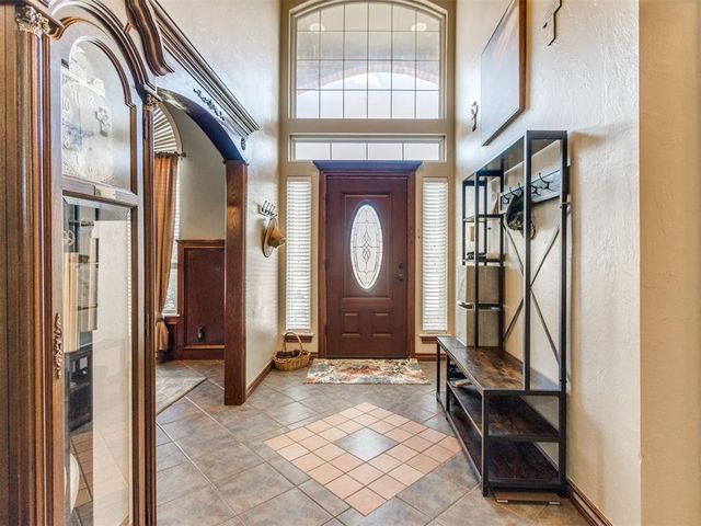 10121 Cottonwood Drive, Newalla, OK 74857