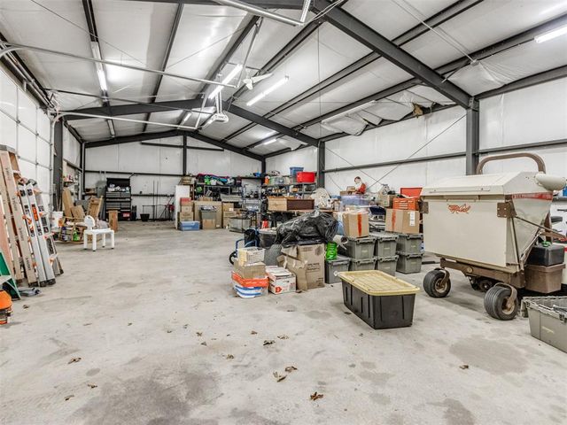 10121 Cottonwood Drive, Newalla, OK 74857