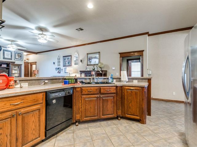 10121 Cottonwood Drive, Newalla, OK 74857