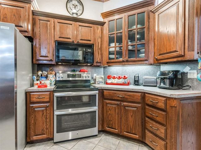 10121 Cottonwood Drive, Newalla, OK 74857