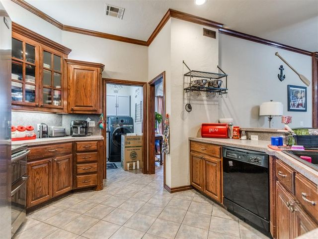 10121 Cottonwood Drive, Newalla, OK 74857