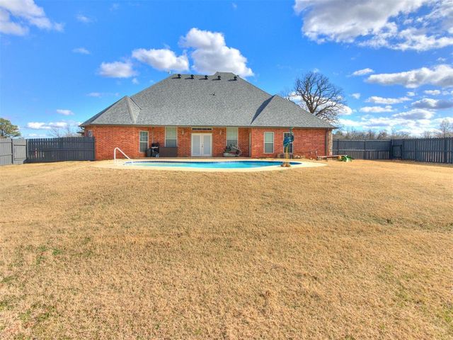 10121 Cottonwood Drive, Newalla, OK 74857