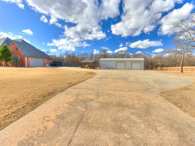 10121 Cottonwood Drive, Newalla, OK 74857