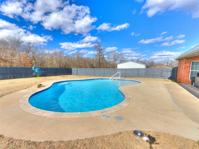 10121 Cottonwood Drive, Newalla, OK 74857