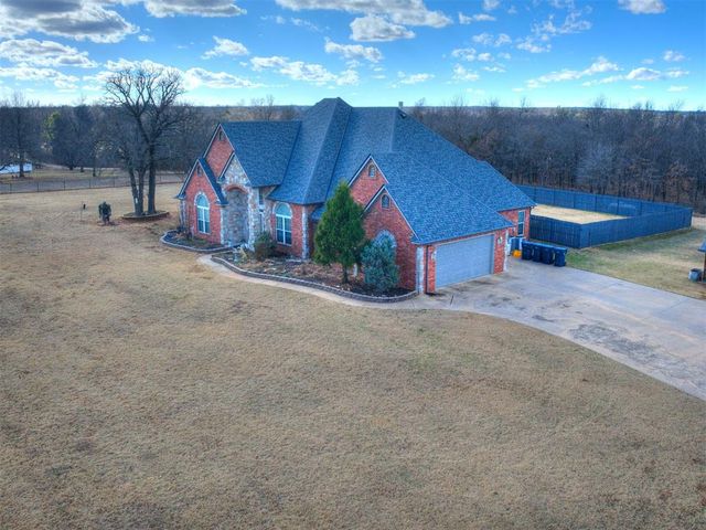 10121 Cottonwood Drive, Newalla, OK 74857