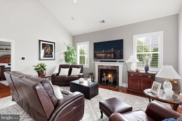 904 SWEET BRIAR CIR, Woodbury, NJ 08096