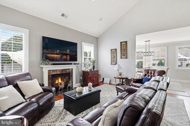 904 SWEET BRIAR CIR, Woodbury, NJ 08096