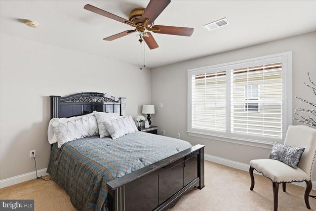 904 SWEET BRIAR CIR, Woodbury, NJ 08096