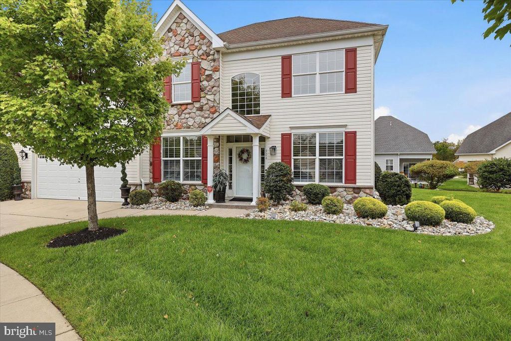 904 SWEET BRIAR CIR, Woodbury, NJ 08096