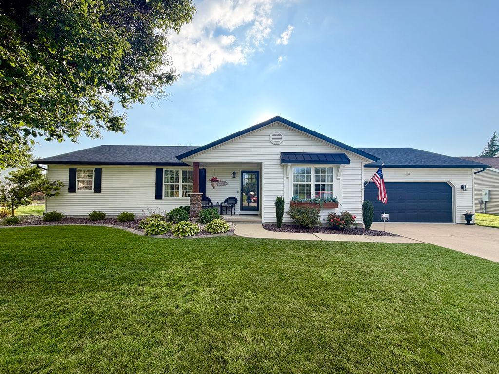 Image 1 of property listing at 312 Randolph Drive, Centralia, IL 62801