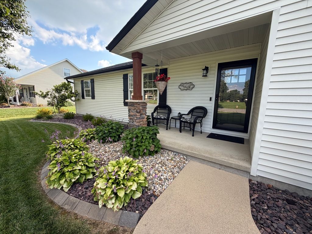 Image 2 of property listing at 312 Randolph Drive, Centralia, IL 62801