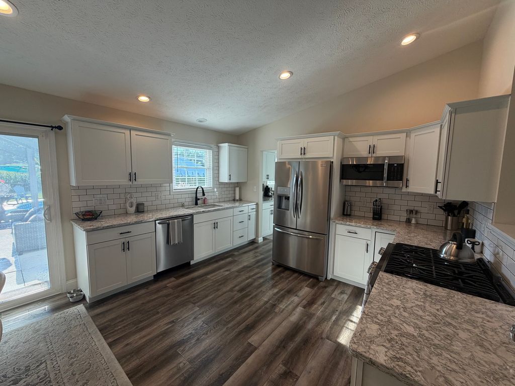 Image 9 of property listing at 312 Randolph Drive, Centralia, IL 62801