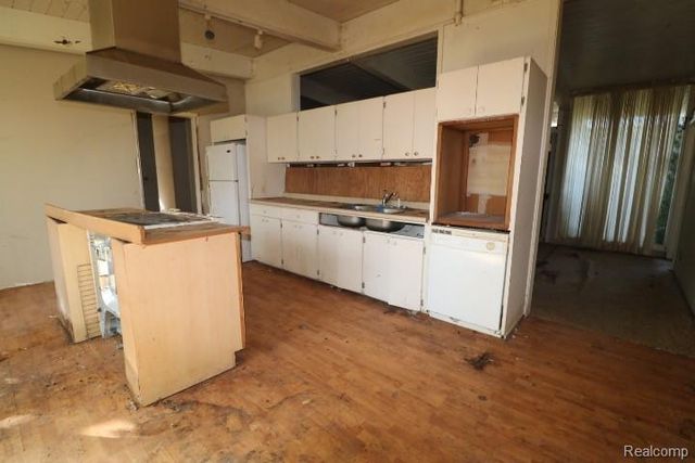 1741 Carmanbrook Parkway, Flint, MI 48507