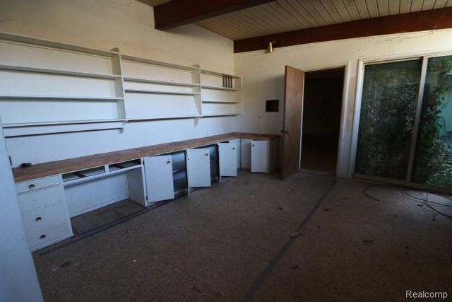 1741 Carmanbrook Parkway, Flint, MI 48507