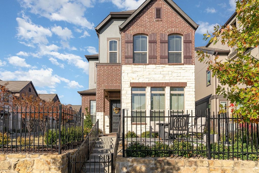 7104 Amber Grove Court, Dallas, TX 75231