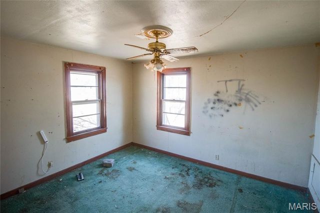 6421 Sunset Drive, Godfrey, IL 62035