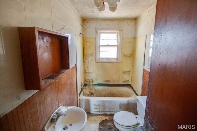 6421 Sunset Drive, Godfrey, IL 62035