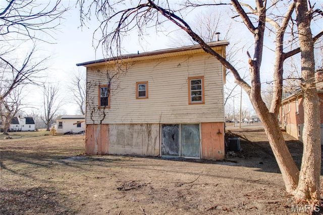 6421 Sunset Drive, Godfrey, IL 62035