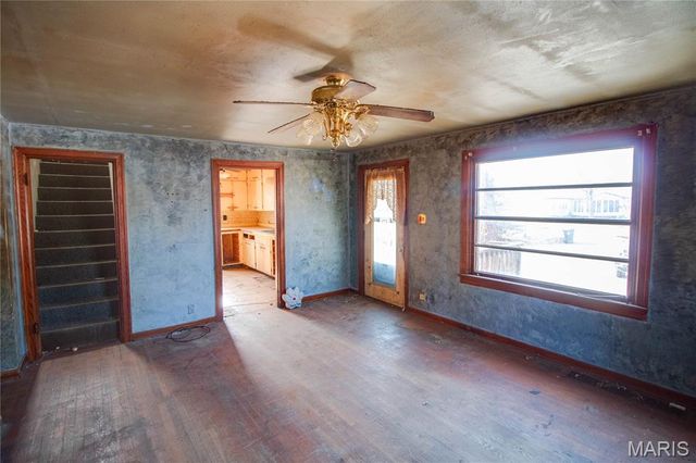 6421 Sunset Drive, Godfrey, IL 62035