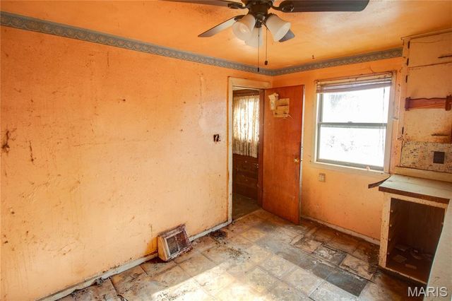 6421 Sunset Drive, Godfrey, IL 62035