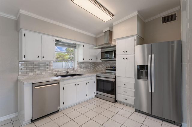 6518 WALTON WAY, Tampa, FL 33610